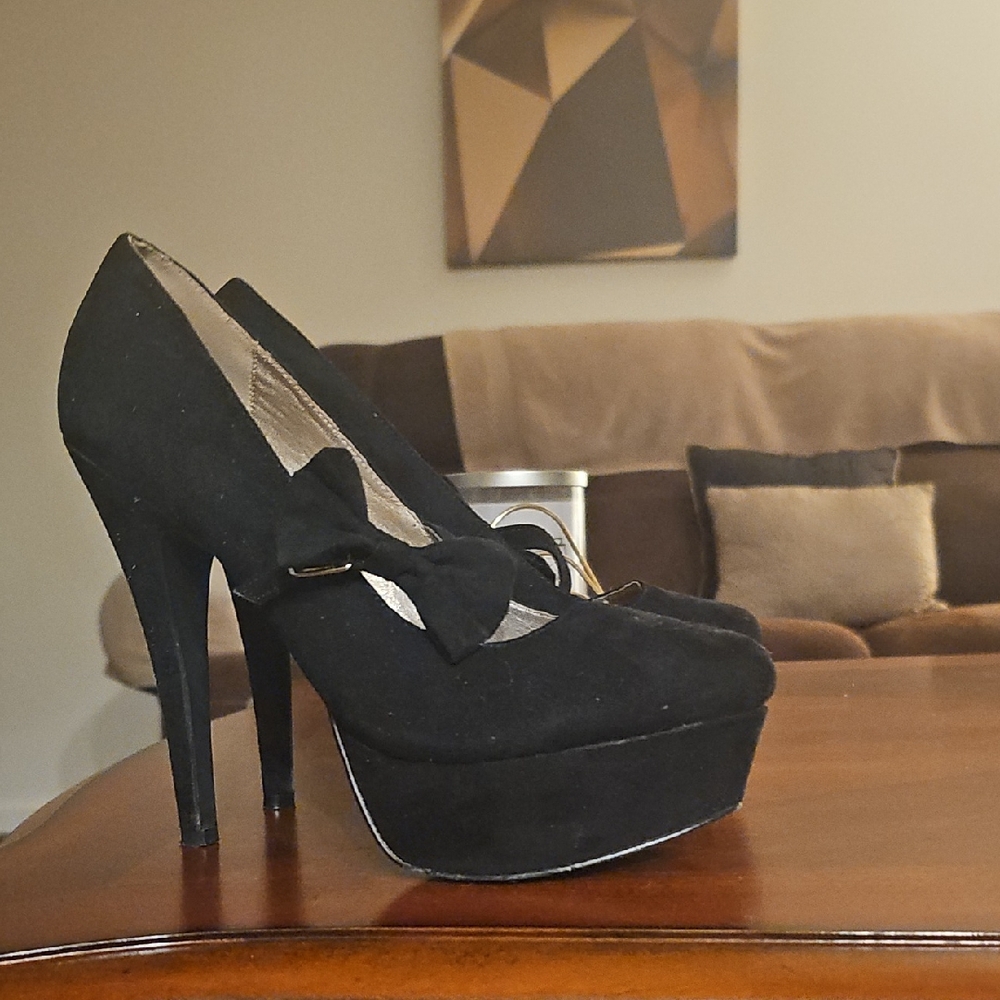 Elegant Black High Heels with Bow Accent